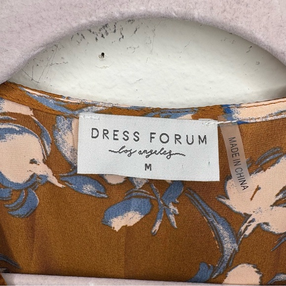 Dress Forum silky floral wrap dress size medium - Picture 8 of 11